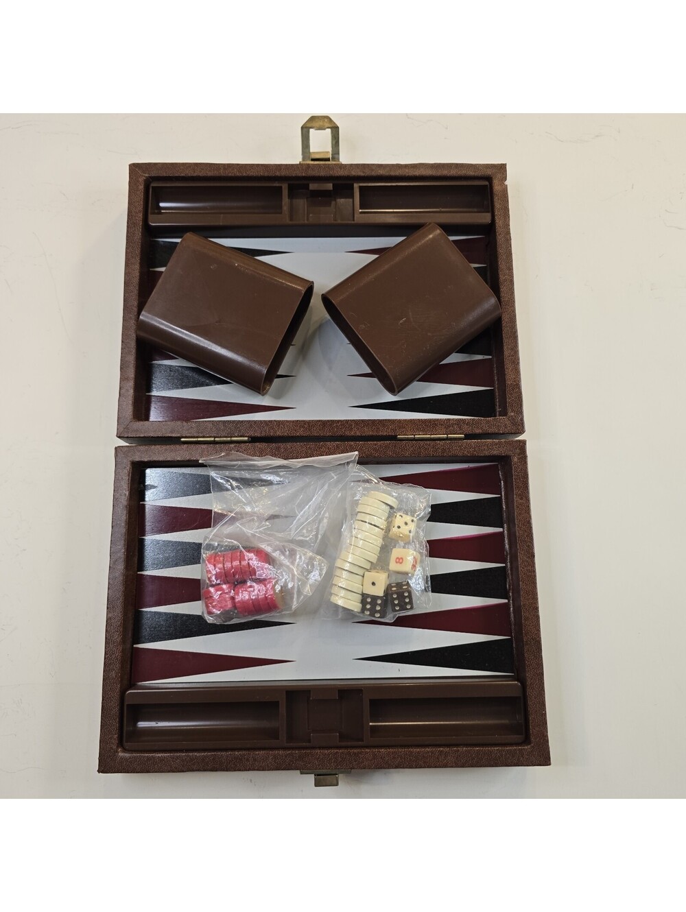 Vintage Travel Magnetic  Briefcase Style 9"x14" Backgammon Game Set